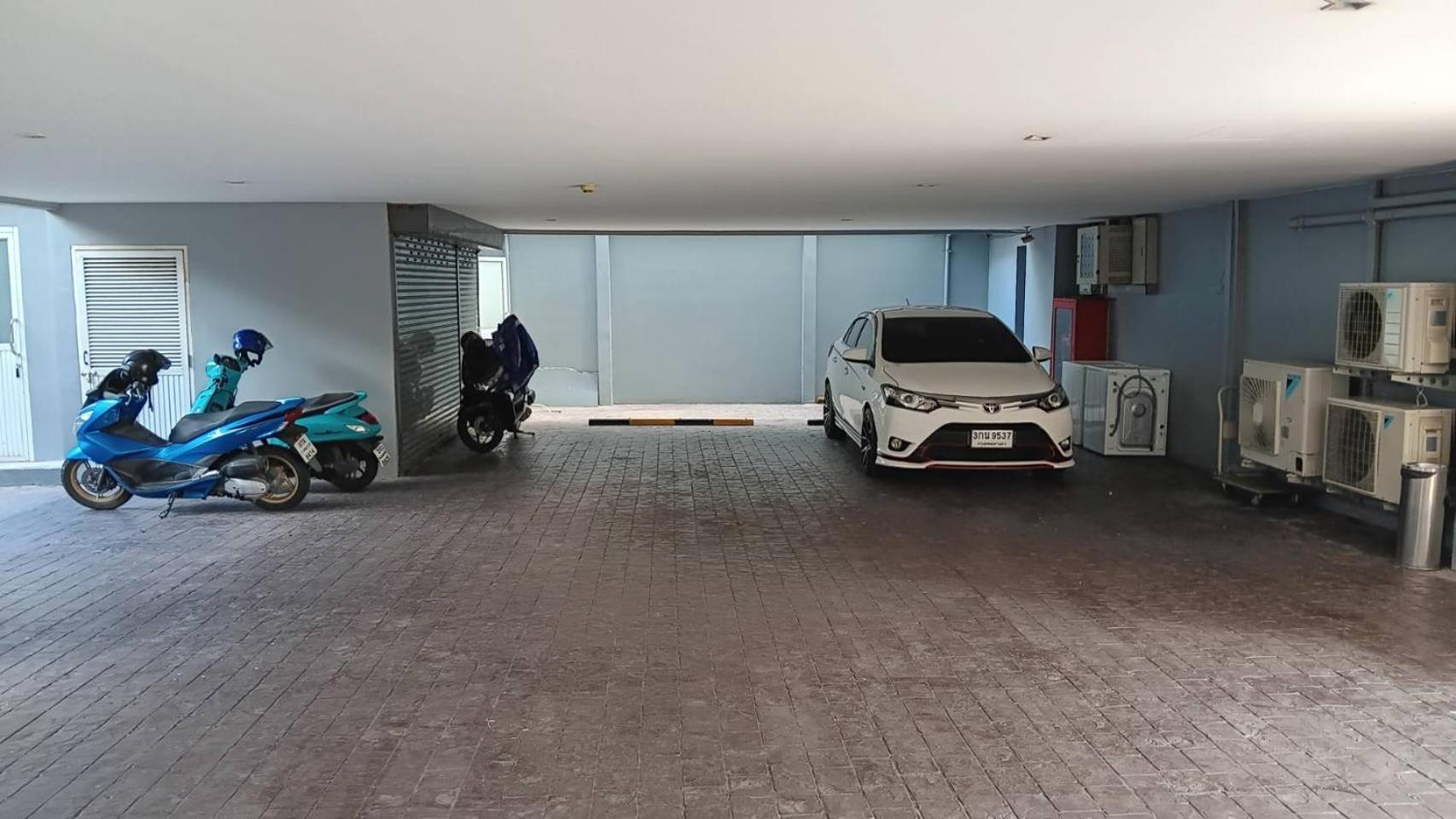 J Residence Thonglor 8 Бангкок Екстер'єр фото