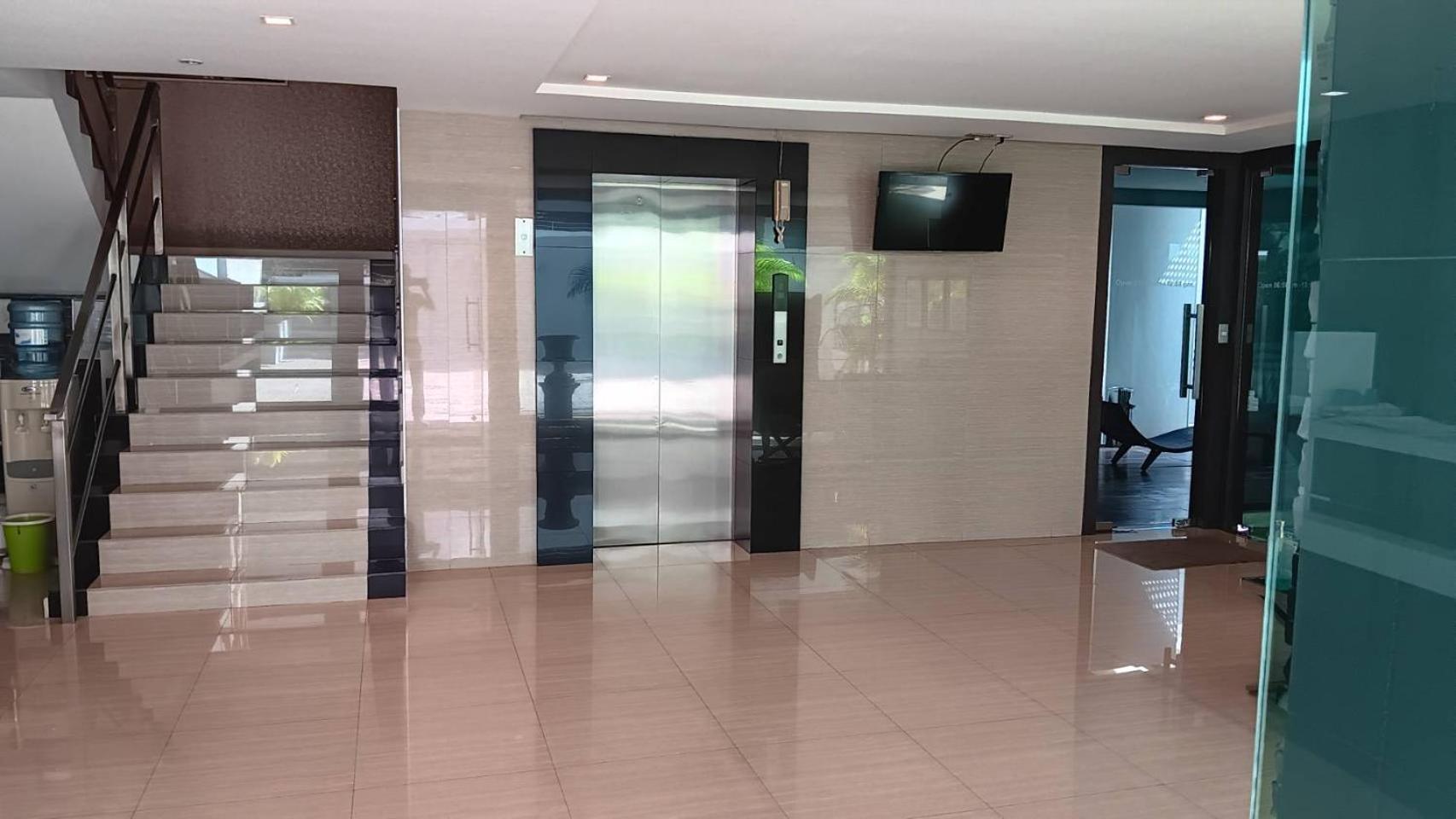 J Residence Thonglor 8 Бангкок Екстер'єр фото