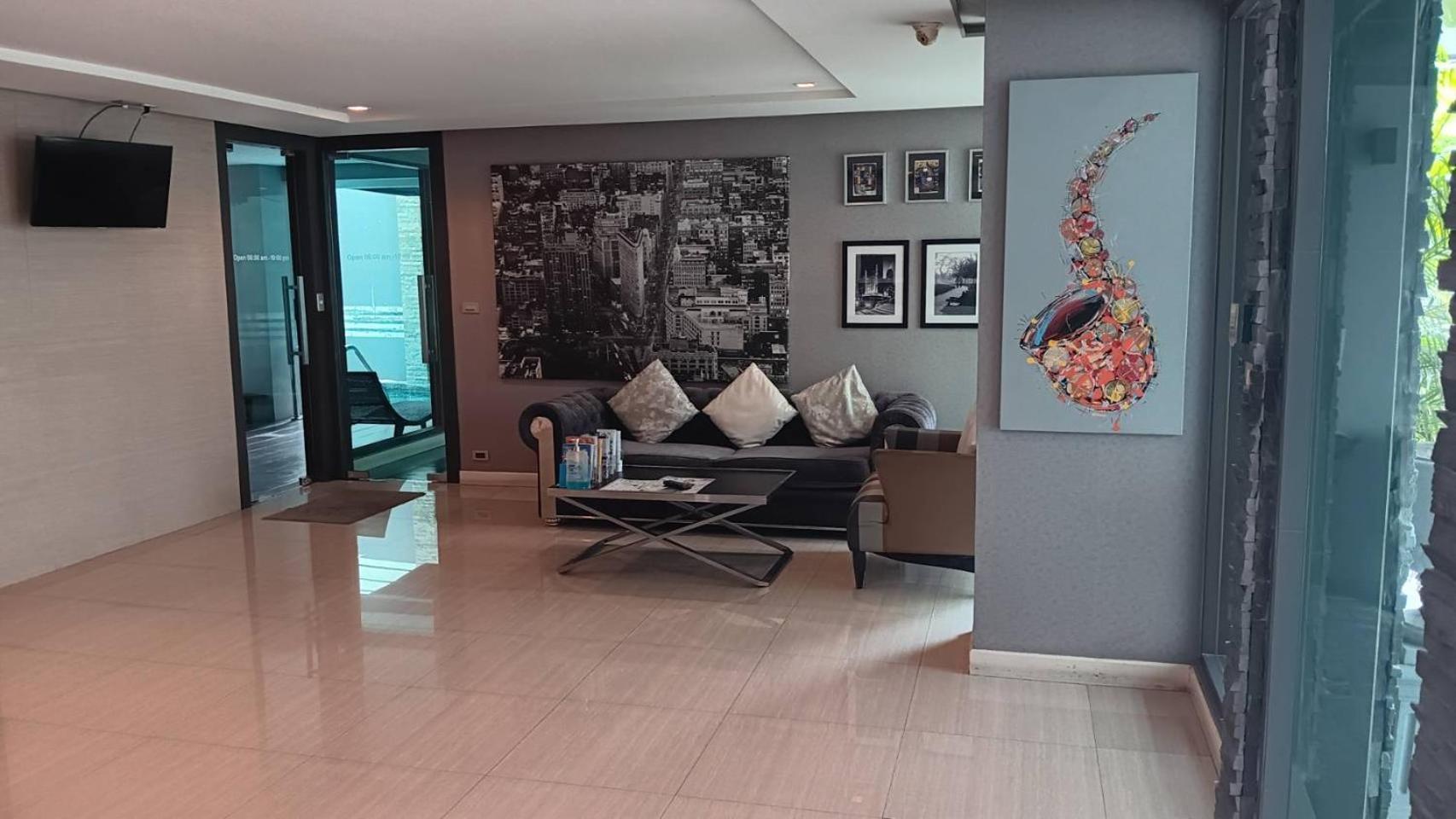 J Residence Thonglor 8 Бангкок Екстер'єр фото