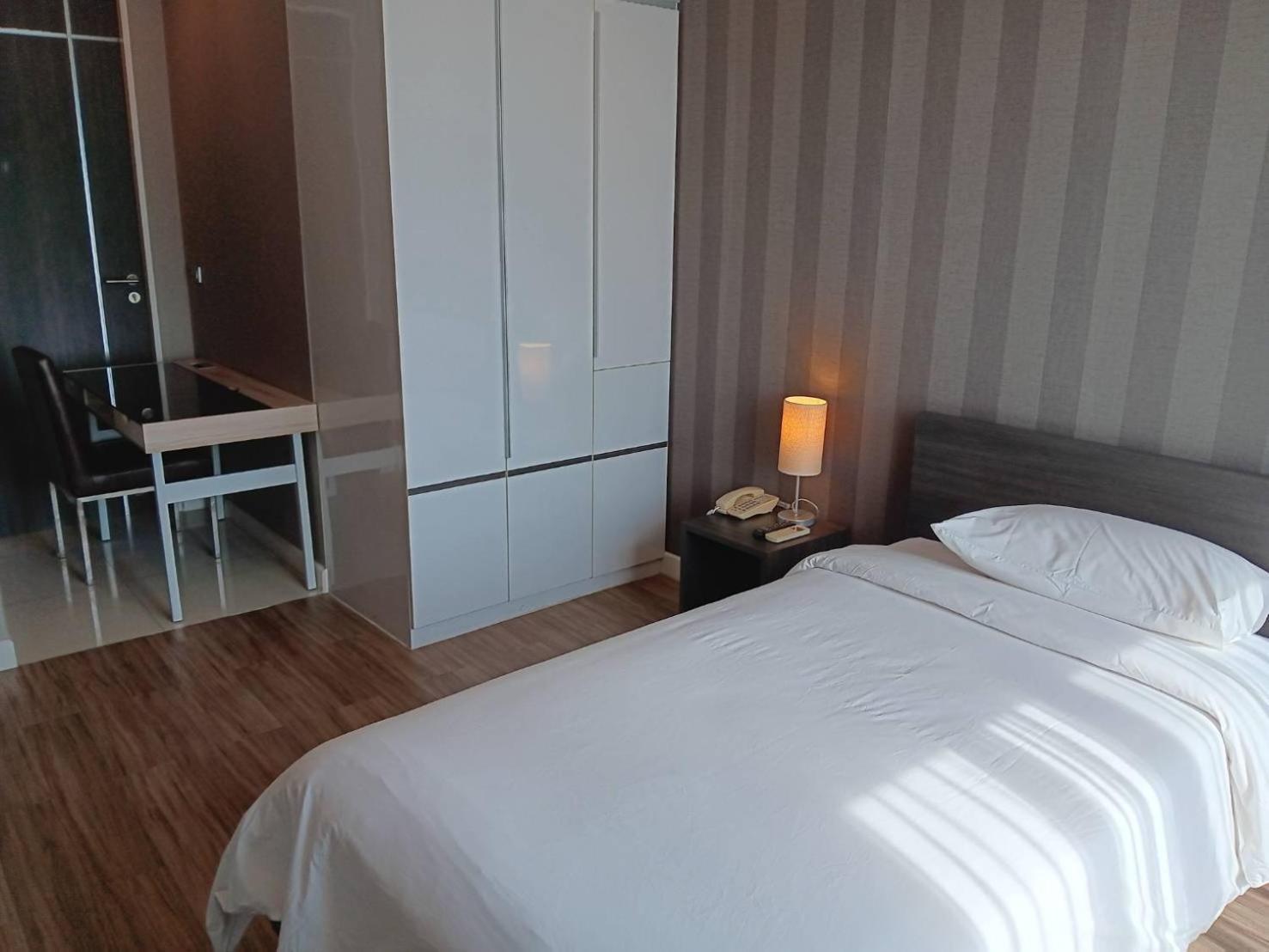 J Residence Thonglor 8 Бангкок Екстер'єр фото