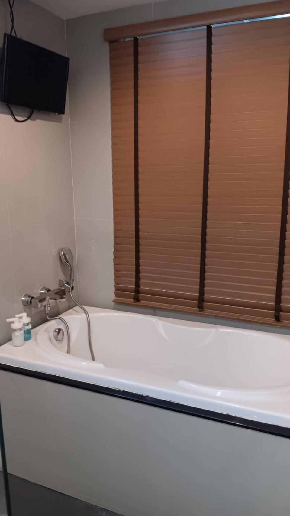J Residence Thonglor 8 Бангкок Екстер'єр фото