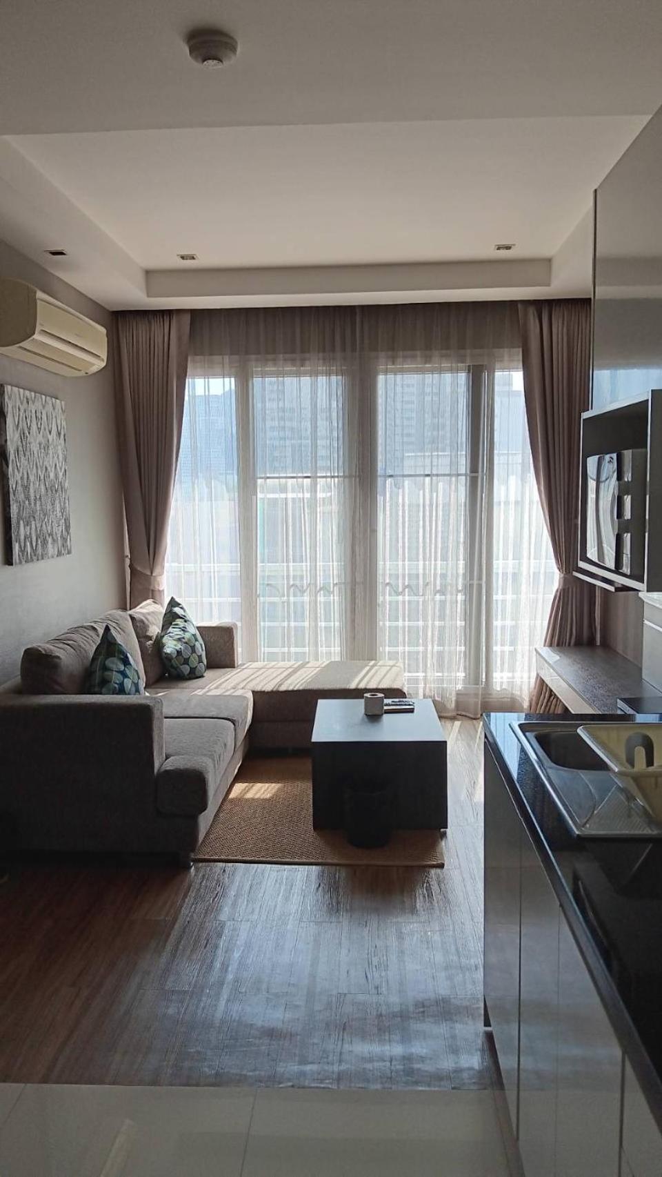 J Residence Thonglor 8 Бангкок Екстер'єр фото