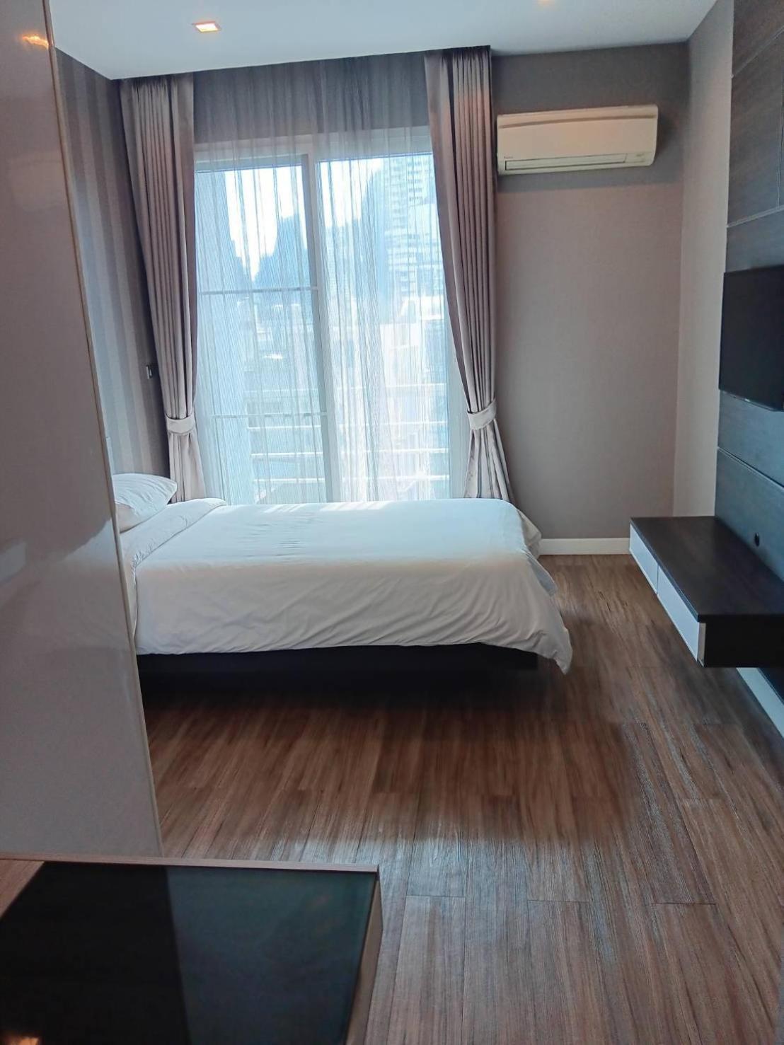 J Residence Thonglor 8 Бангкок Екстер'єр фото