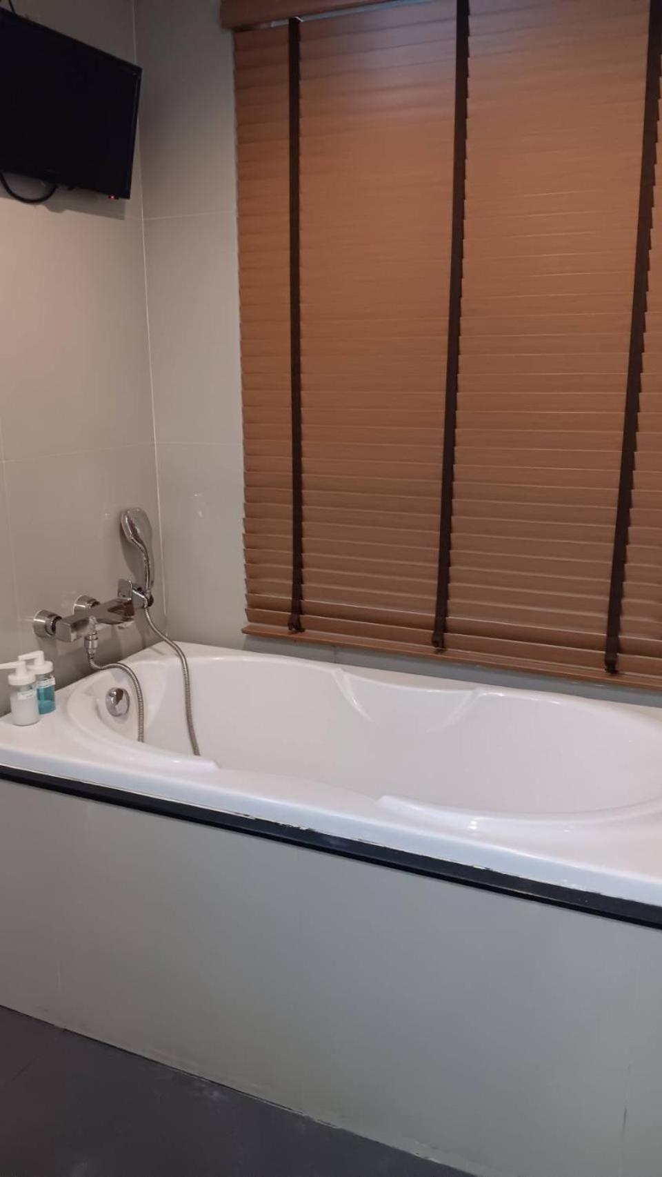 J Residence Thonglor 8 Бангкок Екстер'єр фото