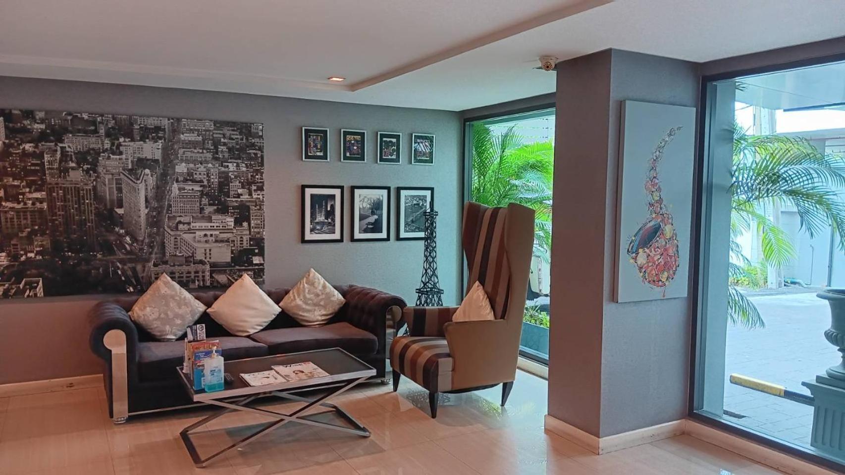 J Residence Thonglor 8 Бангкок Екстер'єр фото