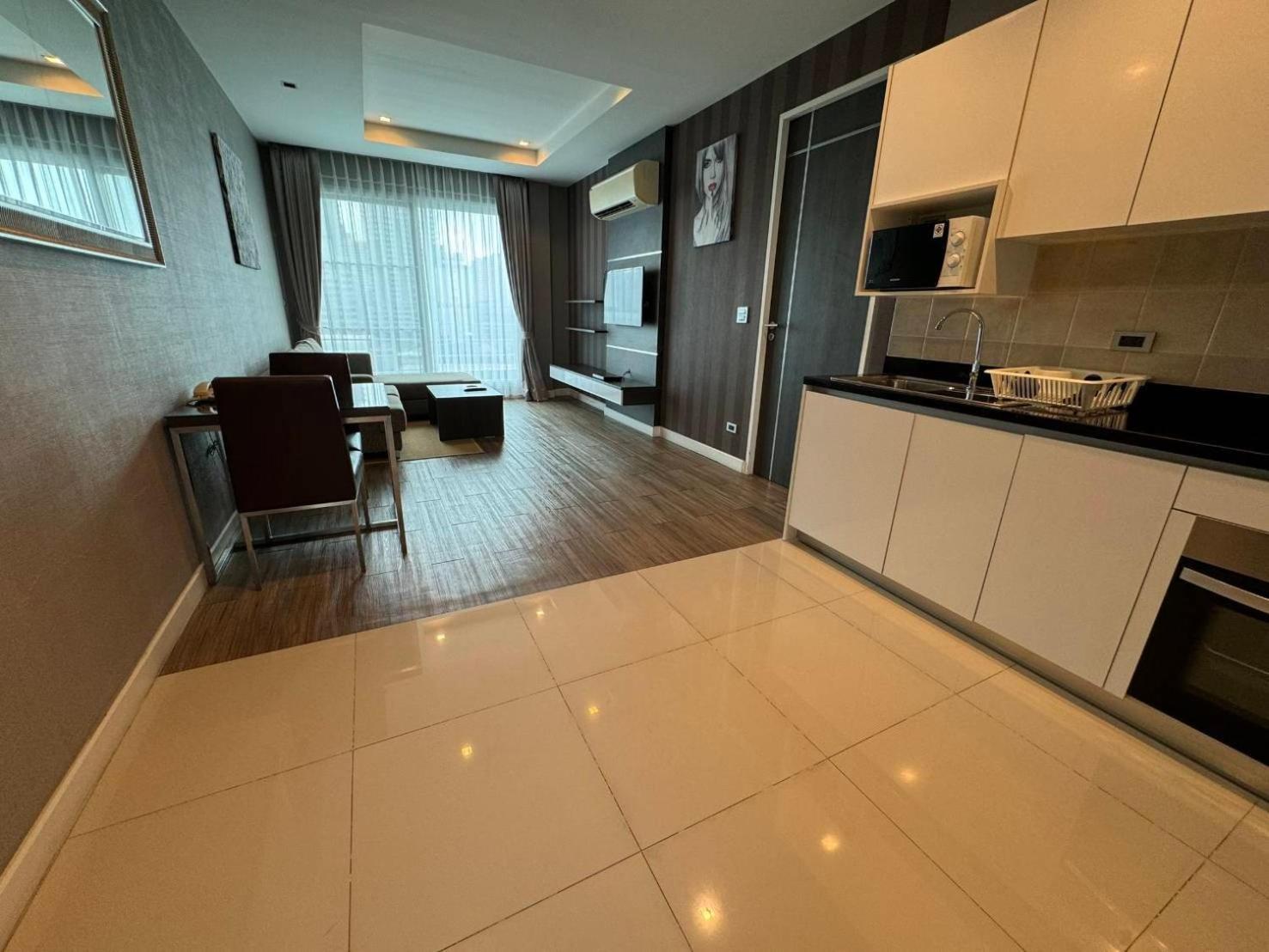 J Residence Thonglor 8 Бангкок Екстер'єр фото