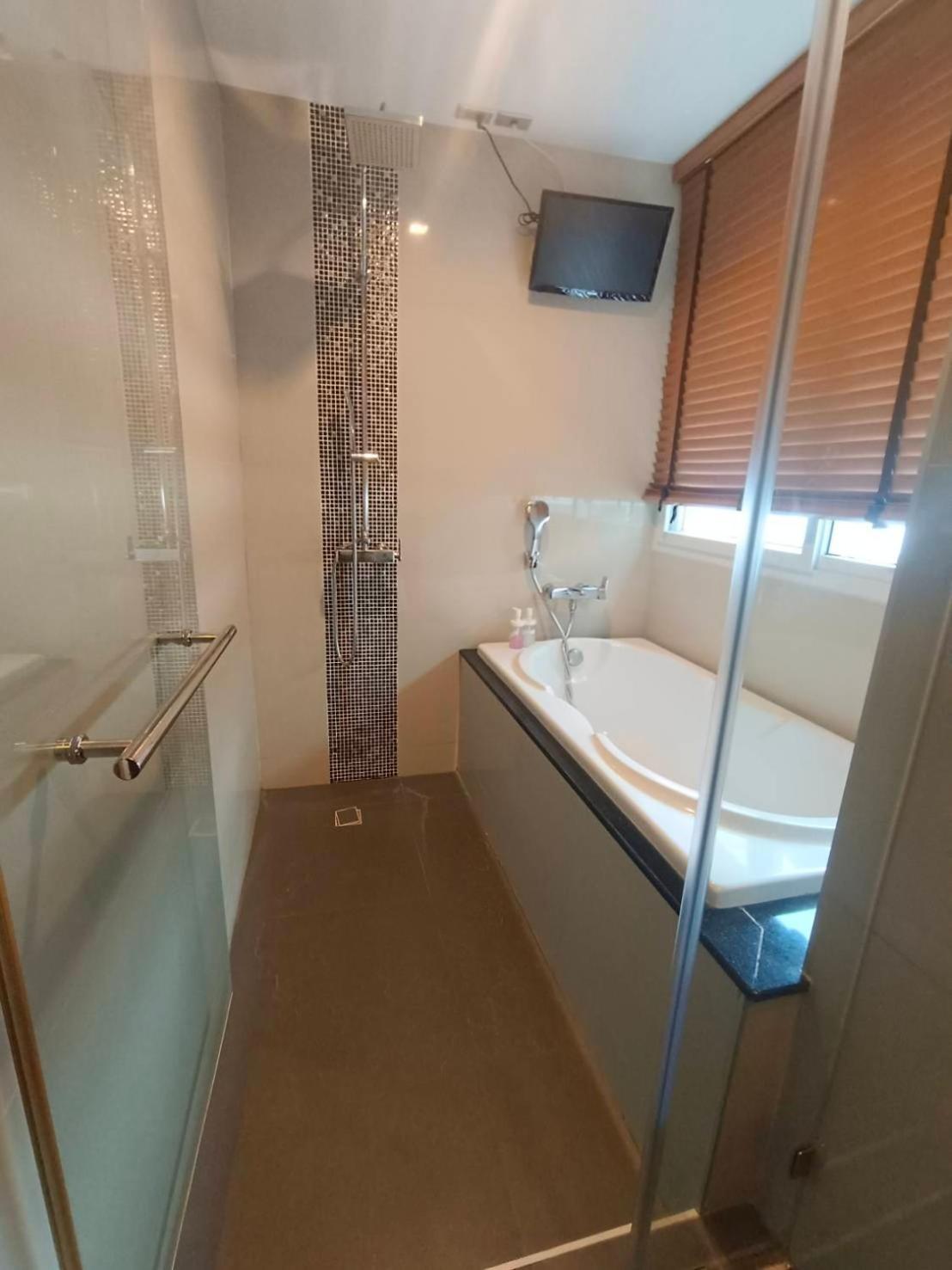 J Residence Thonglor 8 Бангкок Екстер'єр фото