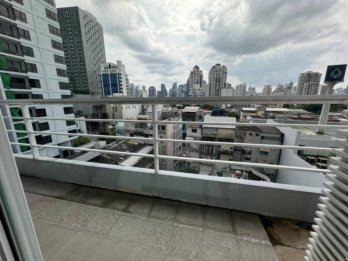 J Residence Thonglor 8 Бангкок Екстер'єр фото